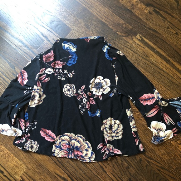 Try This Flowy Black Floral Crop Top Sz S - Picture 6 of 7